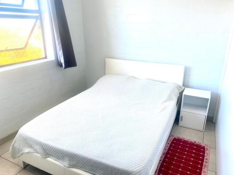 To Let 1 Bedroom Property for Rent in Wynberg Western Cape